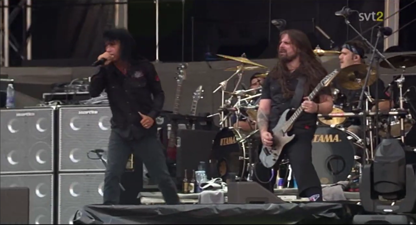 Andreas Kisser no lugar de Scott Ian